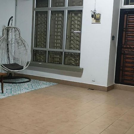 Zulaikha'S Homestay Ulu Tiram Johor Bahru Kültér fotó