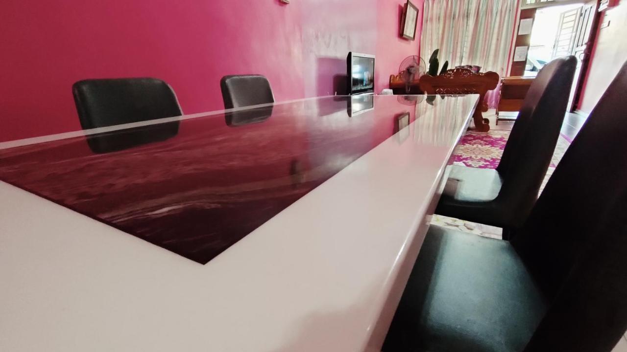 Zulaikha'S Homestay Ulu Tiram Johor Bahru Kültér fotó